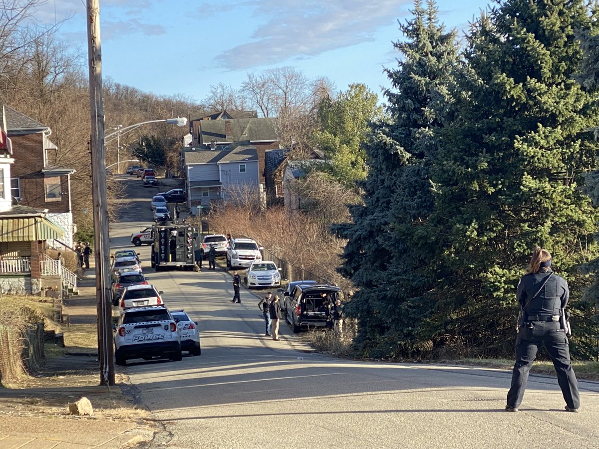 lauren_linder's tweet photo. #BREAKING: Major police presence with SWAT vehicles by 4th and Price and Cherry Way in #NorthBraddock

Hearing this has been going on for hours

Trying to learn more

@KDKA https://t.co/PNIiwGPQC5