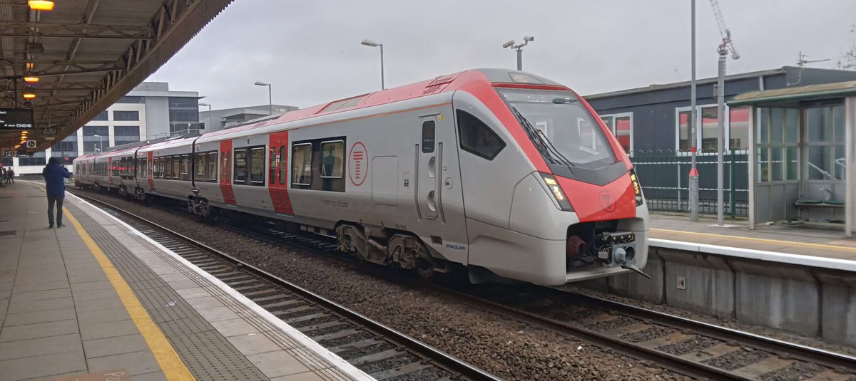 NotYOLOSmh's tweet image. 231002 at Cardiff Central yesterday afternoon

Was doing a Rhymney -  Penarth service but got cancelled at Cardiff Central for some reason

#Class231 @tfwrail