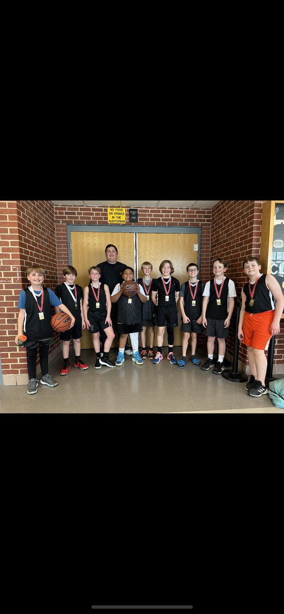 Cougars-5th wins the 5th grade division for the KC Premiere Winter II League! Big win by @Peter__eilers and the team 🏆 🏀