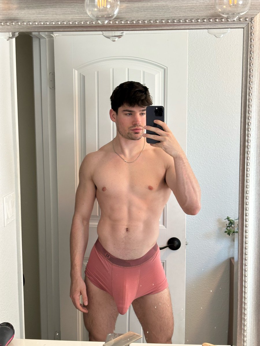 SNatalia30's tweet photo. RT if you’d bottom me after a hard gym session… https://t.co/Df5rPEcJV8