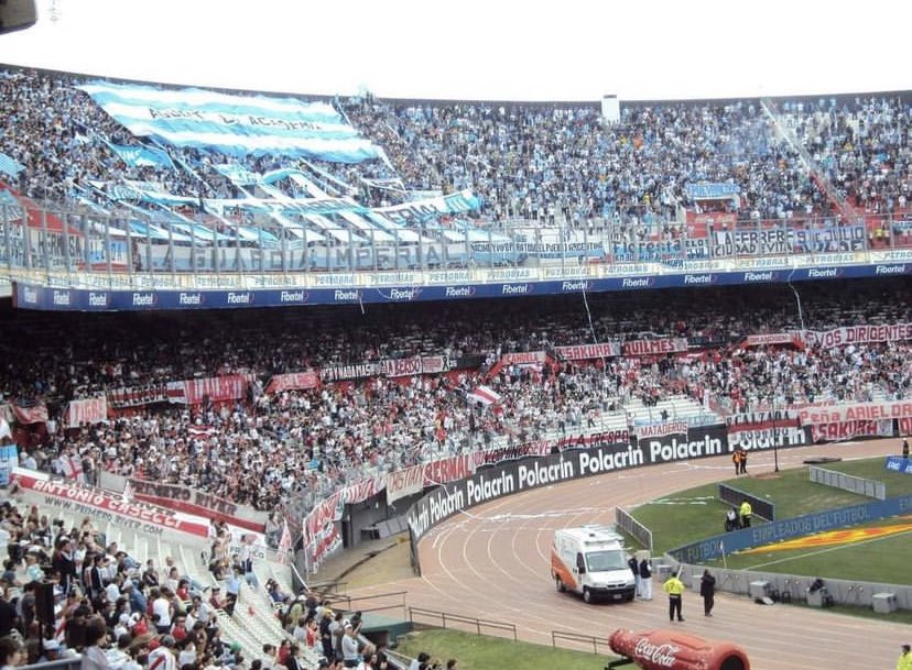 LaNumero1LGI's tweet photo. La única forma de que el monumental cante es cuando lo copa Racing https://t.co/1x2Uh79hVC