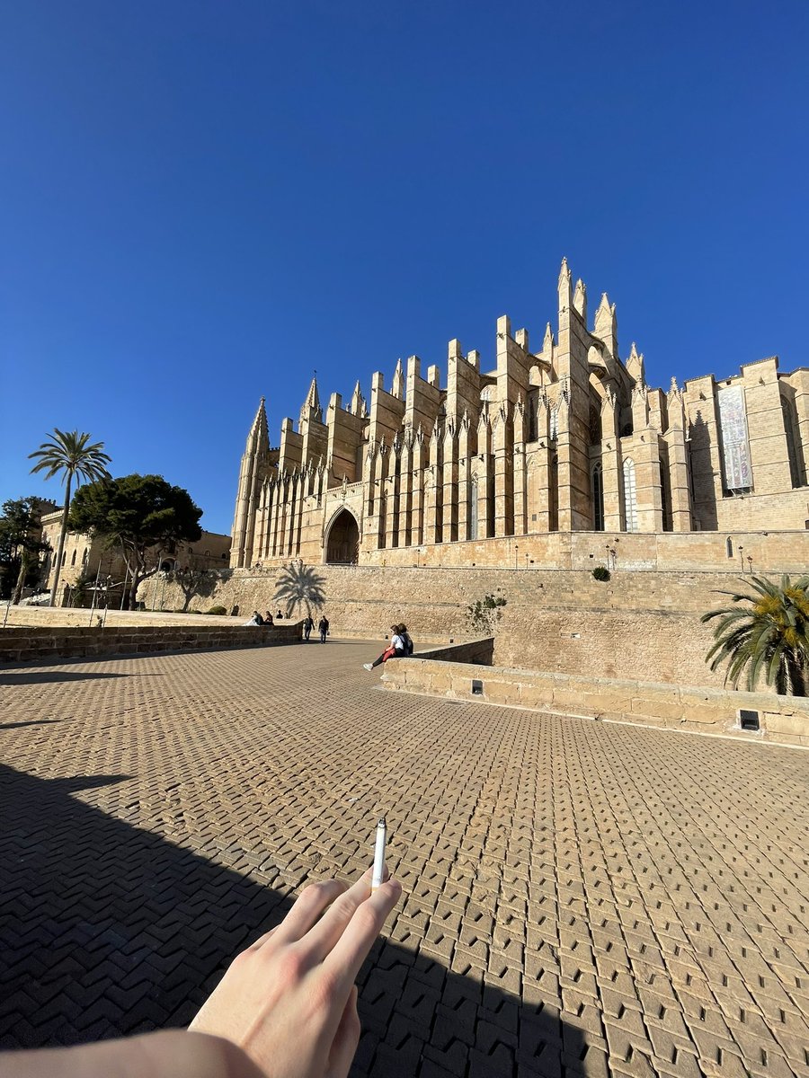 TTT27_'s tweet photo. Go to Mallorca if u needa dart inna cool place #cavedart #dartsincoolplaces https://t.co/iRyDEpeX9F