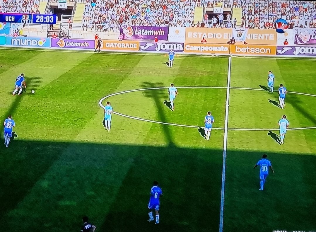 Yuksu_Ramos's tweet photo. Y el arbitro designado por la @ANFPChile permite jugar con esas camisetas. Visita debió cambiar color. #OHIvsUCHxTNTSports https://t.co/kpSepWaQlT
