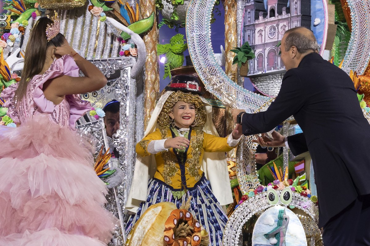 lpacarnaval's tweet photo. Aaliyah MΓ©ndez PΓ©rez pone toda la salsa canaria sobre la pista de baile de Β«Studio 54Β» para coronarse Reina Infantil del Carnaval de Las Palmas de Gran Canaria πΈππ€΄
#carnavalinfantillpgc #carnavalpgc
π§· https://t.co/70vJFUxzqm
Fotos: Quique Curbelo https://t.co/VUjACg3vBx