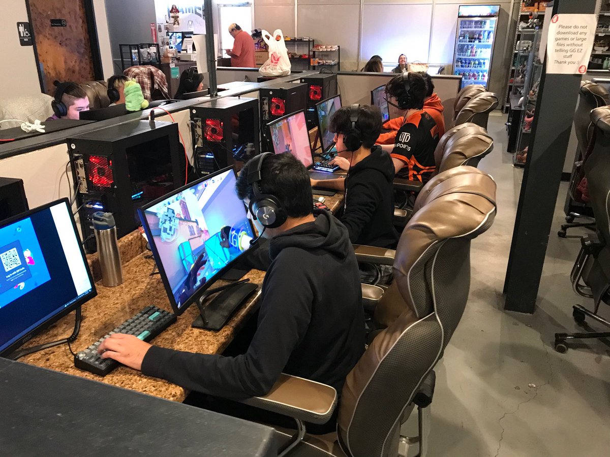 UTD_Valorant's tweet photo. UTD Granny’s Cookie Jar will be playing in the finals of @ggezgamingcafe LAN soon. Watch us live at twitch. tv/ggezgaming cafe
We unfortunately have to play with a sub because @PY_Shift internet went out
#GCJWin https://t.co/63dBwfAOpD