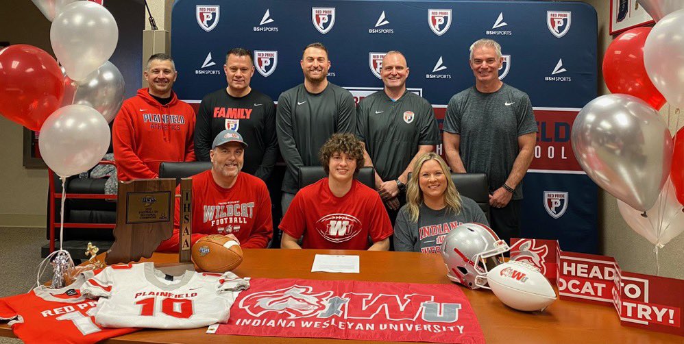 GrantIrwin23's tweet photo. Officially Signed!! @IndWesleyan_FB @Coach_Rode @Coach__AT @CoachBeyerIWU @CoachLauckIWU @Ikepossett3 @RedPrideFb @QuakerSports https://t.co/ENx5mawHxT