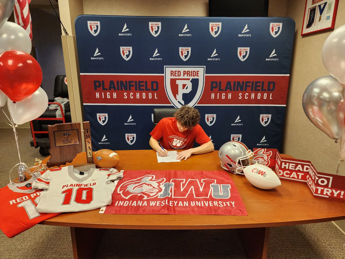 GrantIrwin23's tweet photo. Officially Signed!! @IndWesleyan_FB @Coach_Rode @Coach__AT @CoachBeyerIWU @CoachLauckIWU @Ikepossett3 @RedPrideFb @QuakerSports https://t.co/ENx5mawHxT
