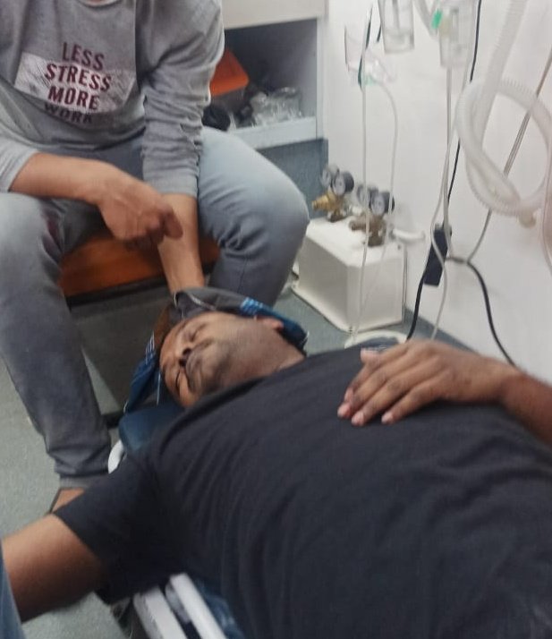 elaiya_ar's tweet image. JNU Tamil Students got beaten up by ABVP goons. They Vandalised Periyar's photo in the Students Union Office.

Even they attacked the student in  Ambulance, while he was bleeding.

@JNU_official_50 
@mkstalin
@KanimozhiDMK @thirumaofficial

#JNU #TamilStudents #BanABVP