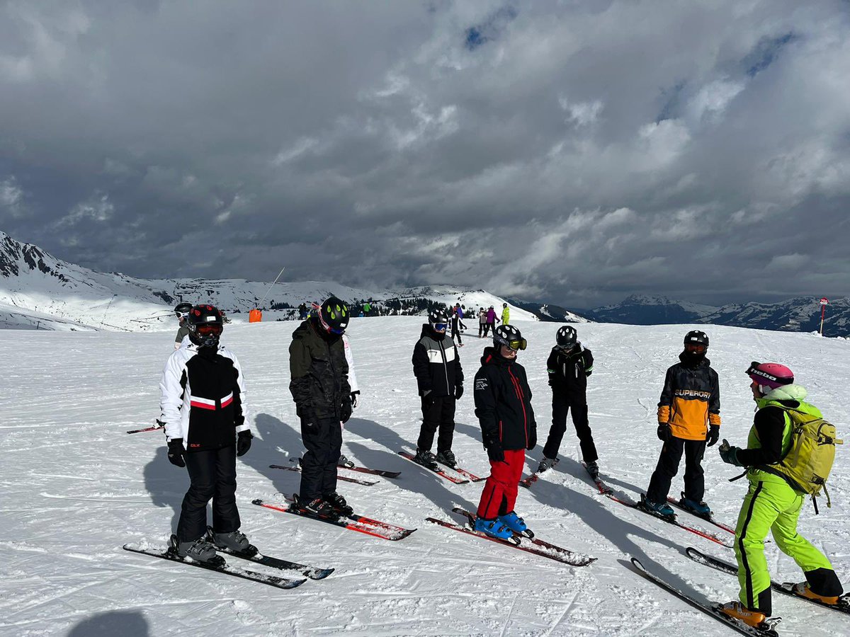 CoedcaeSchool's tweet photo. Made it to the top! They’re brilliant! Keen and ready on their skis!#firsttimeskiing https://t.co/5ZHyLoxvY1