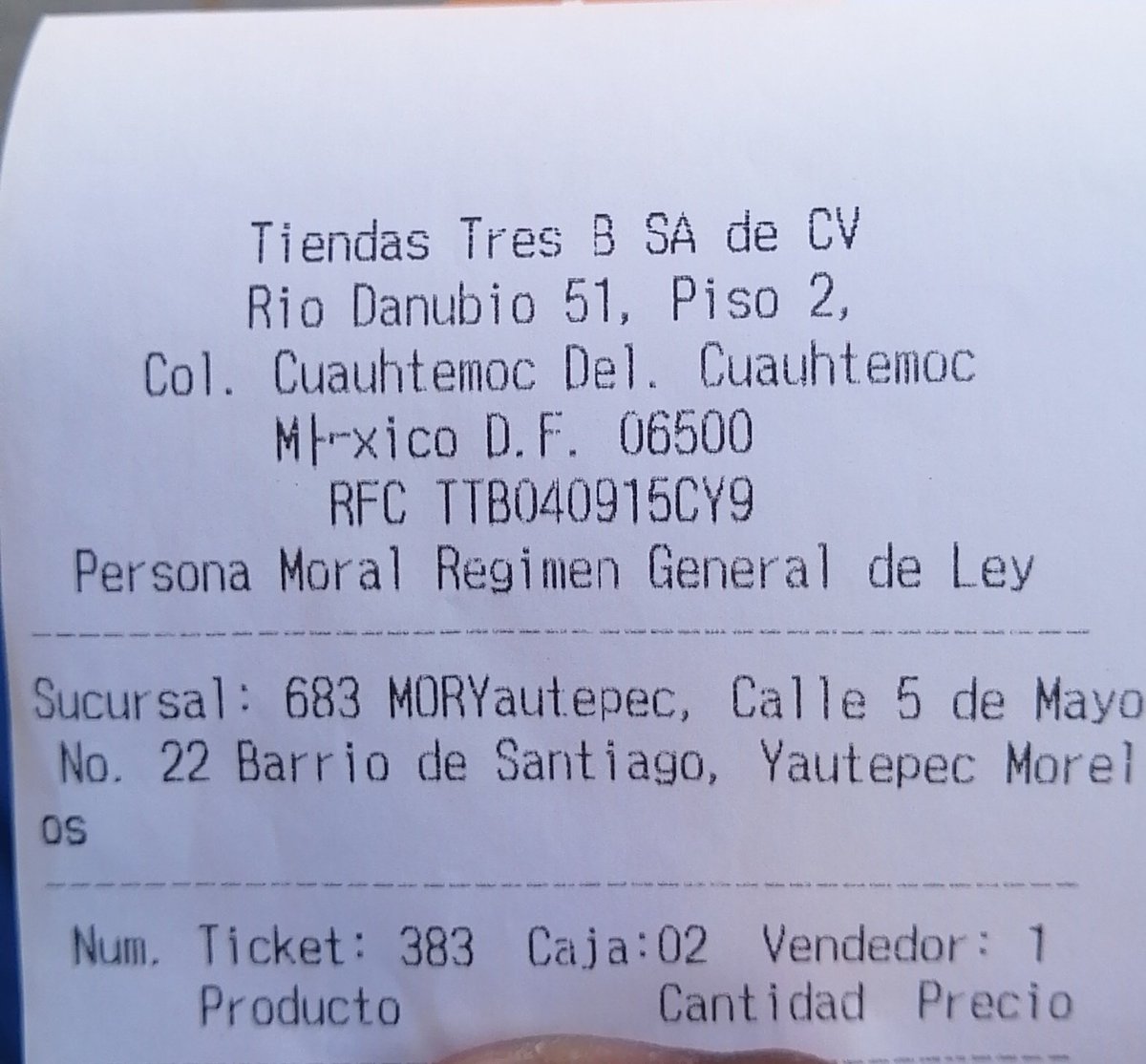 MiltonHouse's tweet photo. @Tiendas3B  no es posible que solo este una caja en función y los demás empleados en su bodega platicando. Les pedí que nos apoyarán abriendo la otra caja y la "encargada" no hizo nada. En esta tienda siempre es lo mismo. La encargada siempre atiende de mala gana. https://t.co/iikO6uXm2P