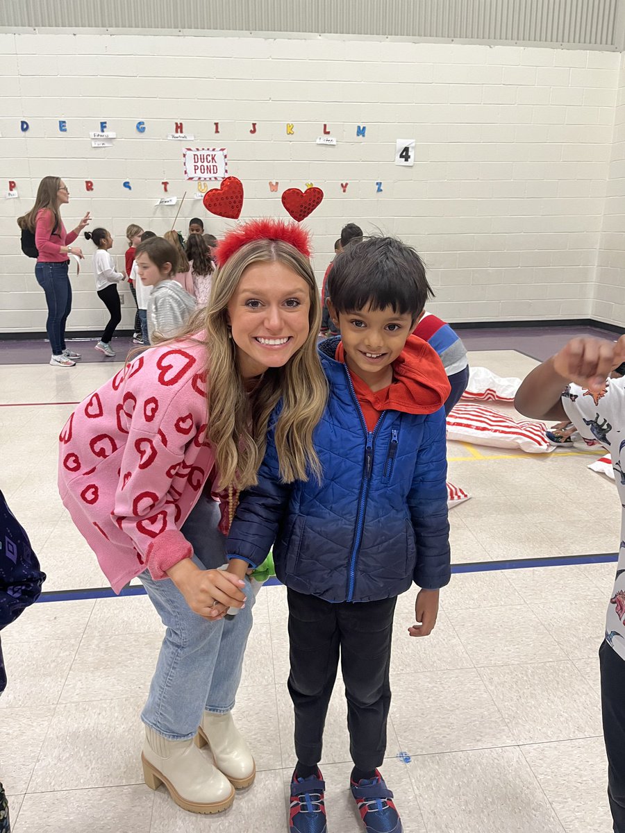 MsWomack1st's tweet photo. The firsties had so much fun at our Valentine’s Day Party! We are so thankful to have such an awesome PTA @SpearsElem #FISDmadetoshine https://t.co/I3pg9F20Al