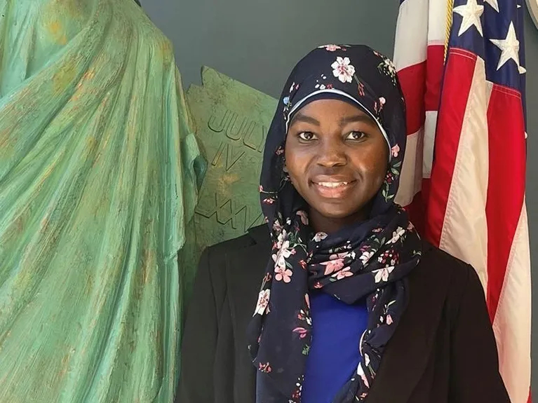 TheMigrantStory's tweet photo. Makka Djibrine was born in Gaga refugee camp in Chad, not long after her parents fled the Darfur genocide in Sudan. Education and fear were closely connected for Djibrine.
 
https://t.co/ltikOCSB5U https://t.co/bm05Sed00r