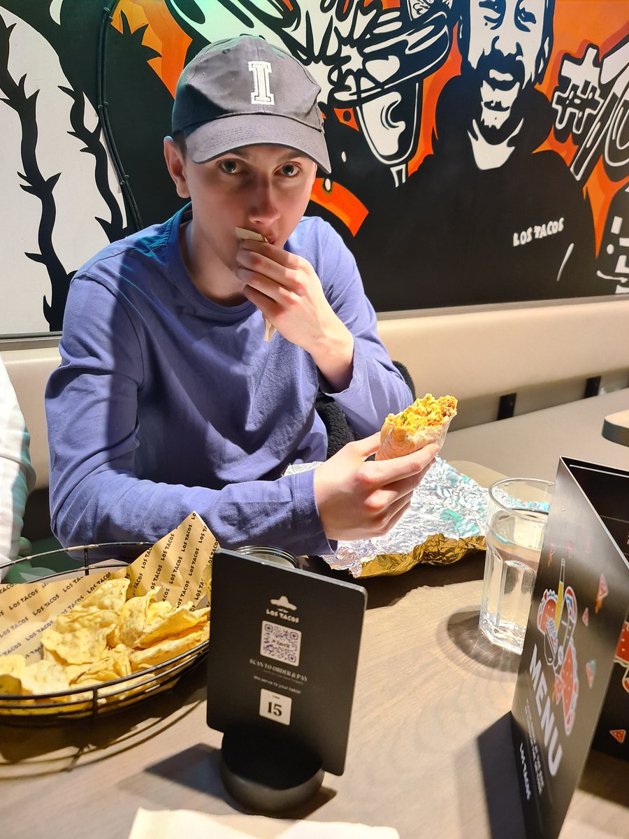 Not <a href="/DEAMONN__/">DEAMONN</a> trynna compare a burrito w a döner 😭