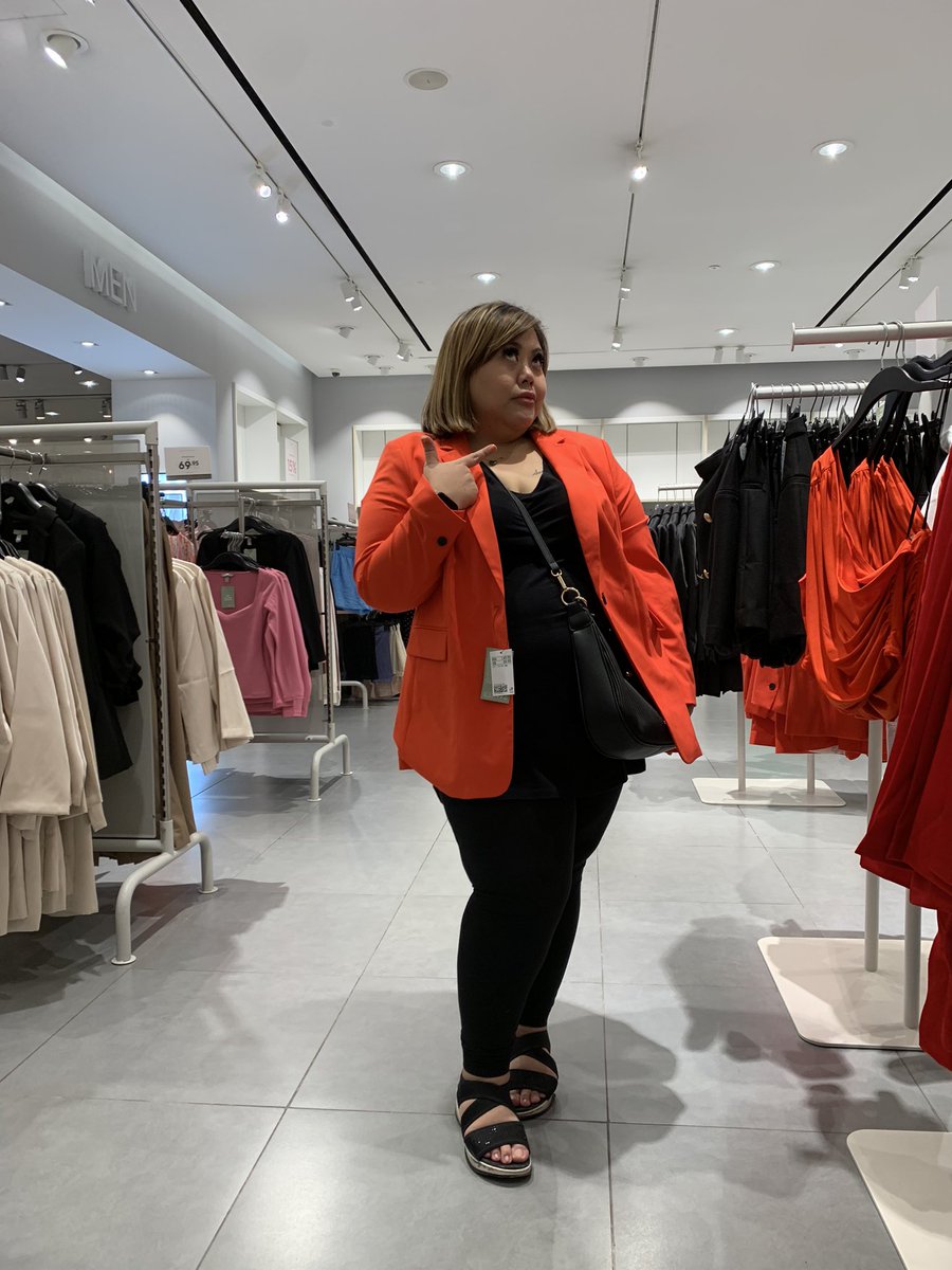 ZaetaZae's tweet photo. Terpaling happy dulu tengo ja. Sebab tak muat. Kali ni dia puna masuk muat tu siap boleh butang. And im in XL. Dulu 4-5 xl. #bariatric #titajourneybariatric https://t.co/46tNbN0mj1