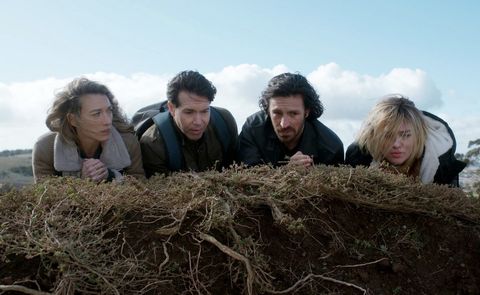 Pikerias's tweet photo. Gracias @UniversalTVLA maratón #LaBrea Temporada No.1. Es una increíble historia al estilo #LostFox que incluso es mencionada en el guión. Por internet imágenes y noticias tiene 2da Temporada y le dan una 3era. Veo que tendrán emociones y el rescate 10.000 AC #Hollywood. https://t.co/Wf5zgOzhlh