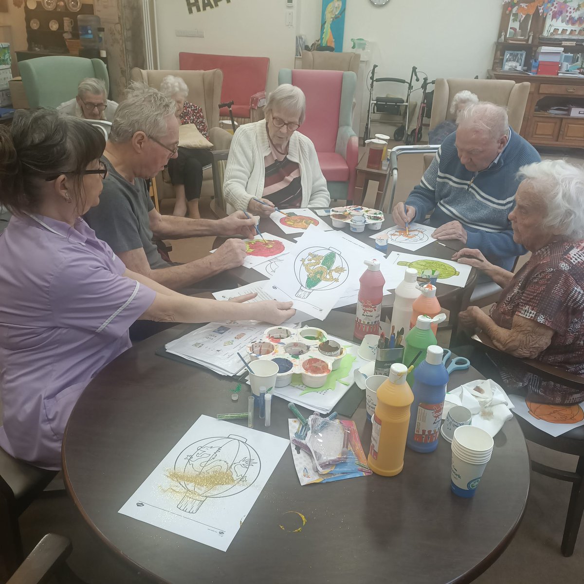 tilsleyhouse's tweet photo. Arts and crafts #carehomes #artsandcrafts https://t.co/1yZpFQeuSu