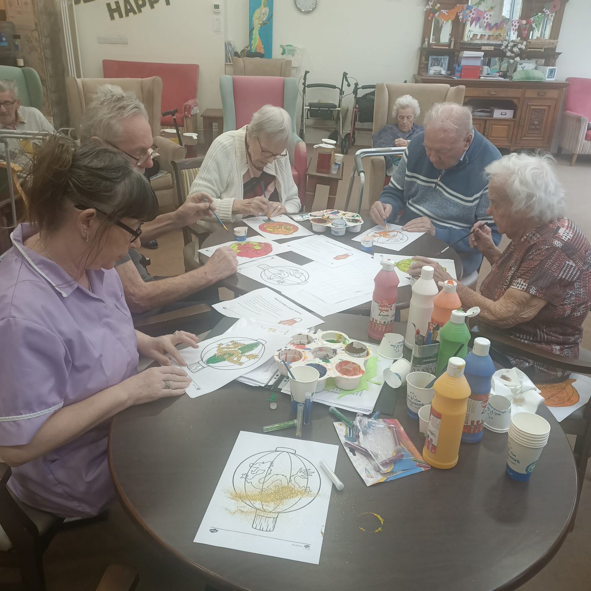 tilsleyhouse's tweet photo. Arts and crafts #carehomes #artsandcrafts https://t.co/1yZpFQeuSu