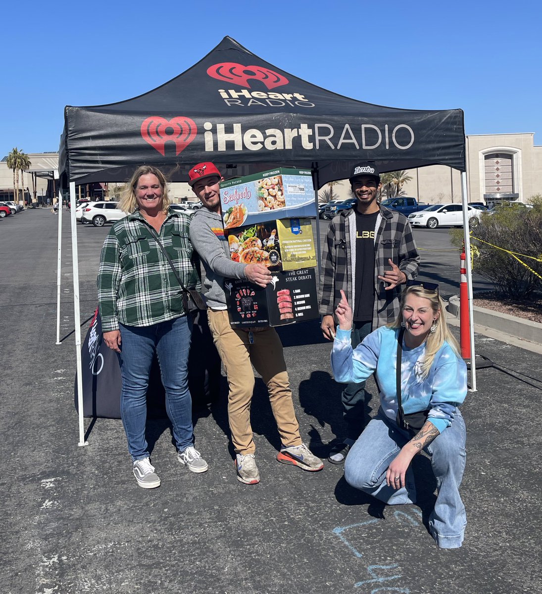 dudeitsice's tweet photo. This meat is going fast! Get out to #GalleriaAtSunset before it’s gone, #LasVegas! 🤘🏼🥩🧊 #essentialfoodsales #vegas #meatparty @955thebull https://t.co/WBweueOog1