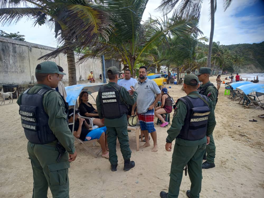 Carupano532's tweet photo. #19Feb || Los Centinelas de la Invicta @GNB_Sucre adscrito al @Carupano532 se mantienen desplegados brindando seguridad a los visitantes en los #CarnavalesSeguros2023 del estado Sucre. 
#ADisfrutarElCarnaval
#FANB #GNB
@GNBCmdtGral
@Carupano532 https://t.co/mRB2Zx5CUO