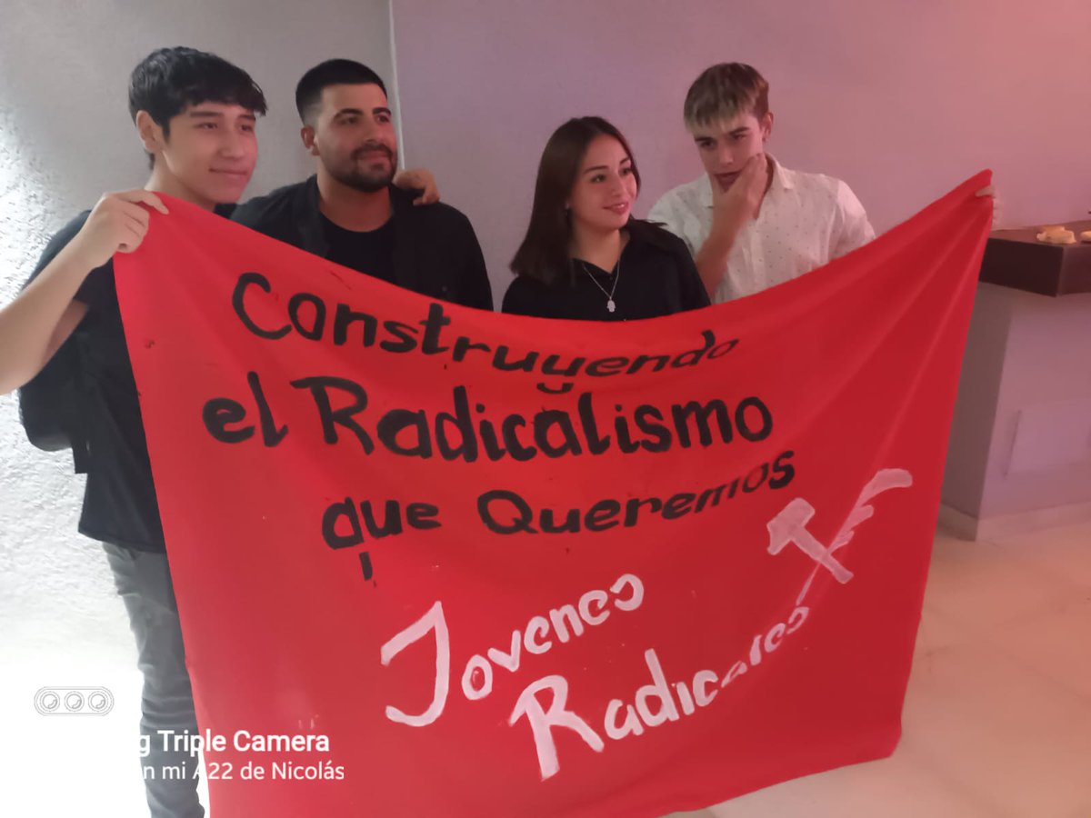 OrlandoAndVera's tweet photo. Nuestras banderas 🇵🇱🇦🇷💪✊💯 
El 5 de marzo #InternasDeAfiliados @gerardomerinotw Intendente
#JXC #Frach https://t.co/DJXK9gakNM
