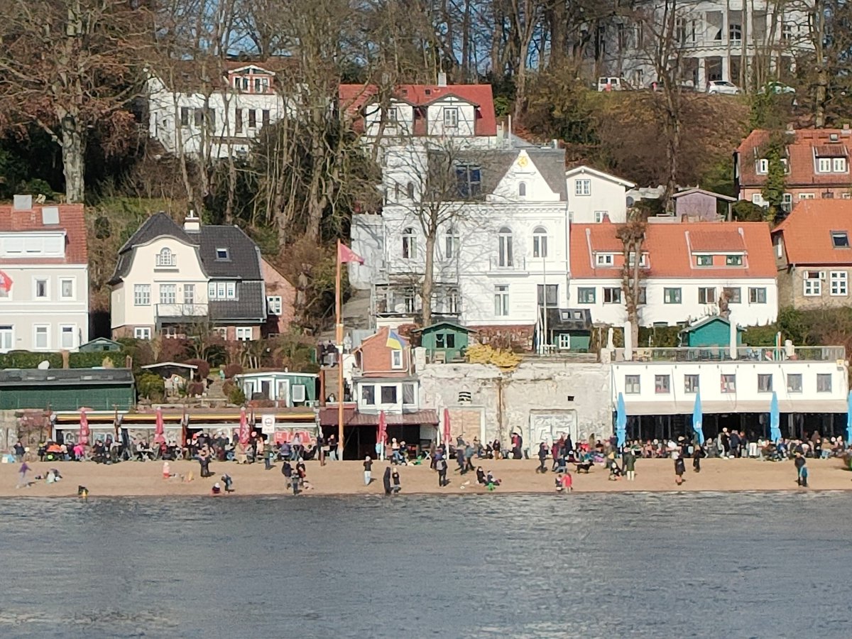 draussenbilder's tweet photo. Viel los war heute auch an der #Strandperle. Alle nutzten das schöne Wetter, um mal frische Hafenluft zu schnuppern und etwas Sonne zu tanken. https://t.co/sgEEmSYCIA