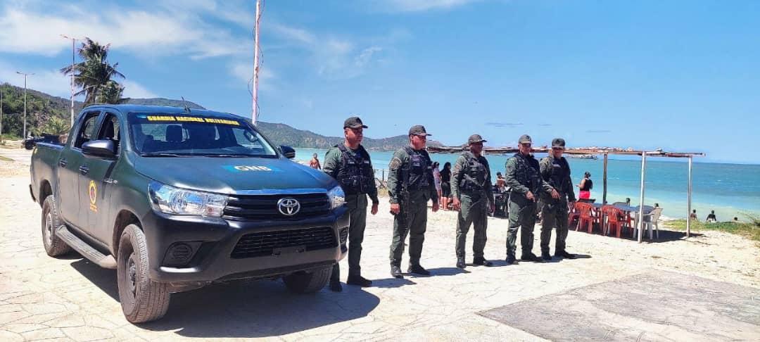 Carupano532's tweet photo. #19Feb || Los Centinelas de la Invicta @GNB_Sucre adscrito al @Carupano532 se mantienen desplegados brindando seguridad a los visitantes en los #CarnavalesSeguros2023 del estado Sucre. 
#ADisfrutarElCarnaval
#FANB #GNB
@GNBCmdtGral
@Carupano532 https://t.co/mRB2Zx5CUO