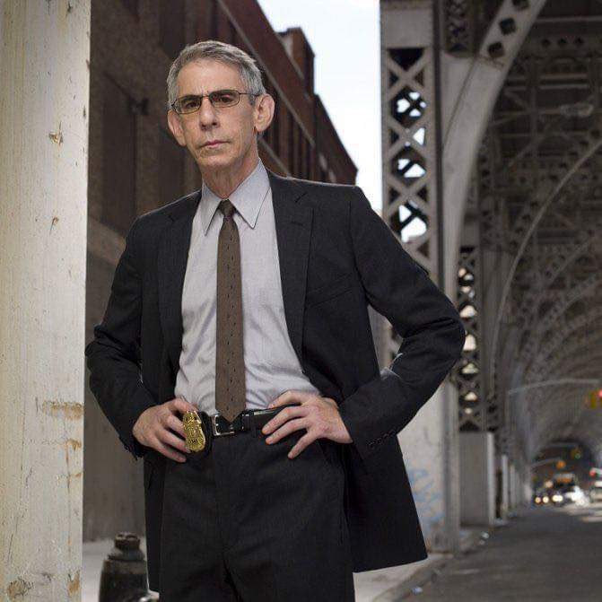 "Richard Belzer":
Porque informan del fallecimiento del comediante y actor conocido por su papel en la Ley y el Orden.