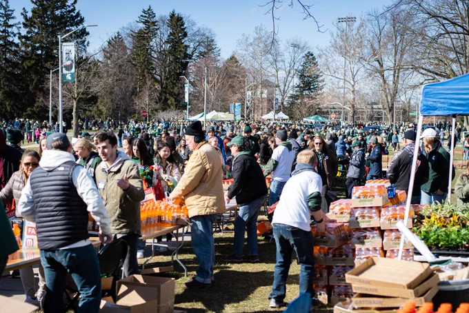 A crowd of volunteers handing out Gatorade and other snacks