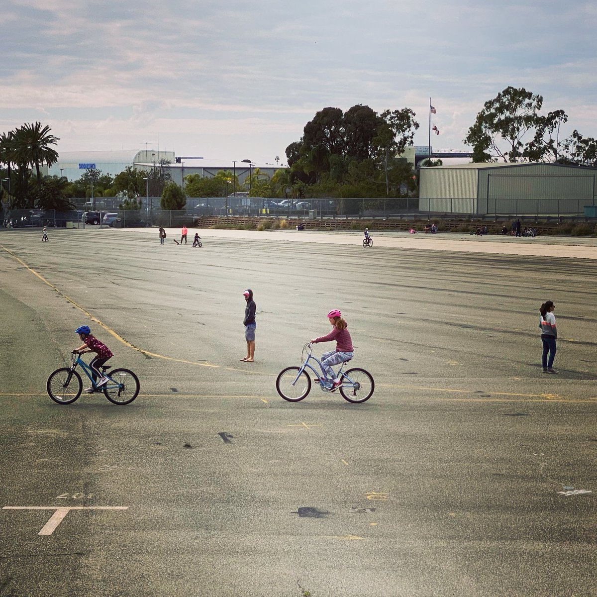 Airport2Park's tweet photo. When the 12 Acres Interim Open Space (former airplane parking lot) next to Santa Monica Airport is not being used for wonderful public events like @Friezeofficial the space is open to everyone for wonderful events like learning to #RideAbike! #FriezeLA  #ParksForEveryone #BikeLA https://t.co/nqPUhTWRpl