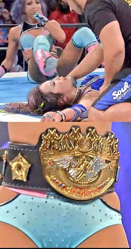 LaArenaTV's tweet photo. ⭐MAKING HISTORY⭐ !!! #TheCEO #MercedesMoné triunfa en Buena Lucha !!! Se convierte en la nueva #Campeona #IWGP 🇯🇵
#TheBoss #SashaBanks 
CONGRATULATIONS 👏🏻👏🏻👏🏻
@MercedesVarnado 🤑 !!!
Ademas mostrando como siempre un outfit especial👌ahora haciendo tributo a #HannaKimura 💖 https://t.co/cV58OPf8hi