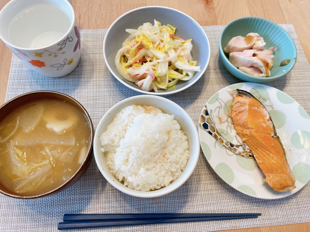 Y515M3131's tweet photo. 昨日と今日の朝ご飯。
訳あってホテル食続きでしたが、やっぱり我が家のご飯が美味しいです。
#ヤナログ https://t.co/ncy6uEerhN