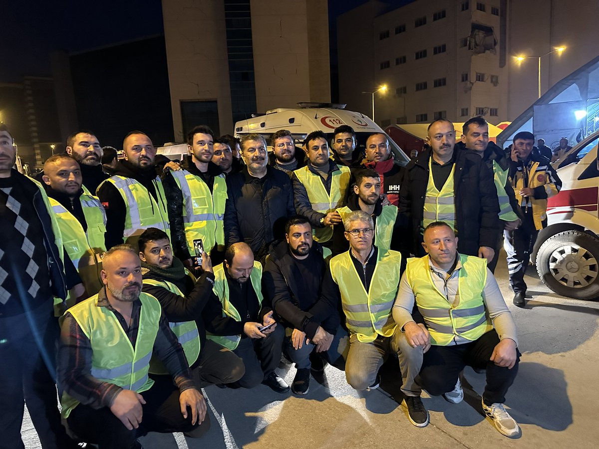 Dmr51Soner's tweet photo. HATAY ANTAKYA DA AFETİN HEMEN AKABİNDE KURMUŞ OLDUĞUMUZ AŞ EVİ,BARINMA MERKEZİ,GIDA DAĞITIM MARKETİ ZİYARET EDEN SAĞLIK BAKANIMIZ SN.FAHRETTİN KOCA YA TEŞEKKÜRLER
@drfahrettinkoca @saglikbakanligi  @nigdef_51 @tugrulurhan51 @ramazan @saglikbakanligi @tcistanbulfatih https://t.co/rky5MpLZfz