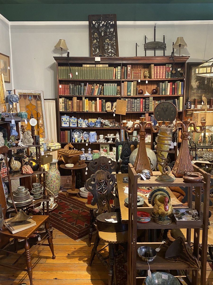 pumpkinLLLL's tweet photo. Antique shopping ✨✨ https://t.co/oXVKJBFLAK