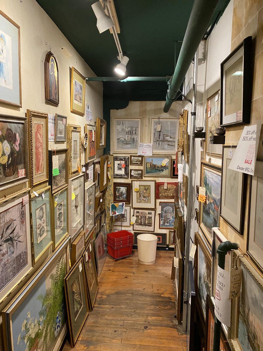 pumpkinLLLL's tweet photo. Antique shopping ✨✨ https://t.co/oXVKJBFLAK