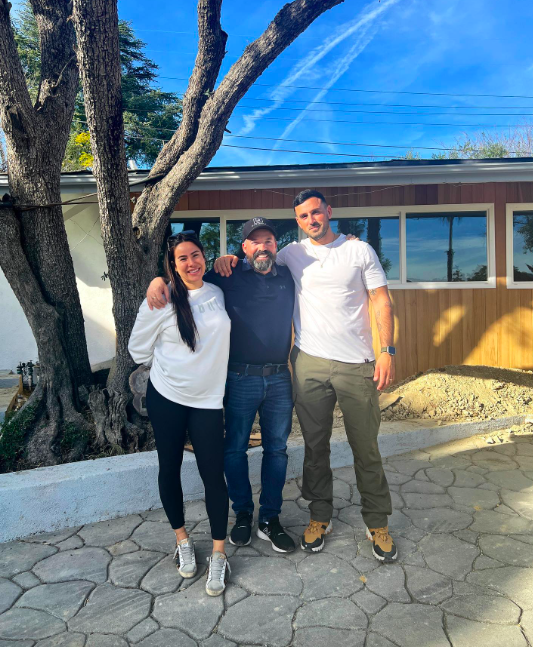 OrenOsovski's tweet photo. So great visiting my clients and friends at their new property! And, now #NewProject can’t wait to see how this turns out!😍🏡so proud of you guys!
𝘽𝙪𝙮. 𝙎𝙚𝙡𝙡. 𝙎𝙢𝙖𝙧𝙩𝙚𝙧
Contact me today
𝐎𝐫𝐞𝐧 𝐎𝐬𝐨𝐯𝐬𝐤𝐢, 𝐌𝐲 𝐇𝐨𝐦𝐞 𝐋𝐀
𝟑𝟏𝟎-𝟗𝟗𝟎-𝟖𝟕𝟒𝟓 https://t.co/zTEtqcKUnM