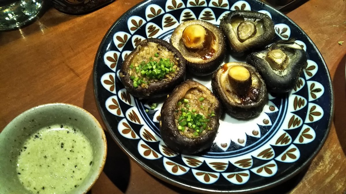 dR8fBIEUErvDIIL's tweet photo. おいしかった…ごちそうさまでした🤤 #littlekitchen #一見さんお断り気味の店 #何も言わなくても食べたいものが出てくる店 #料理撮るの下手選手権 https://t.co/Nd0isKUqPN