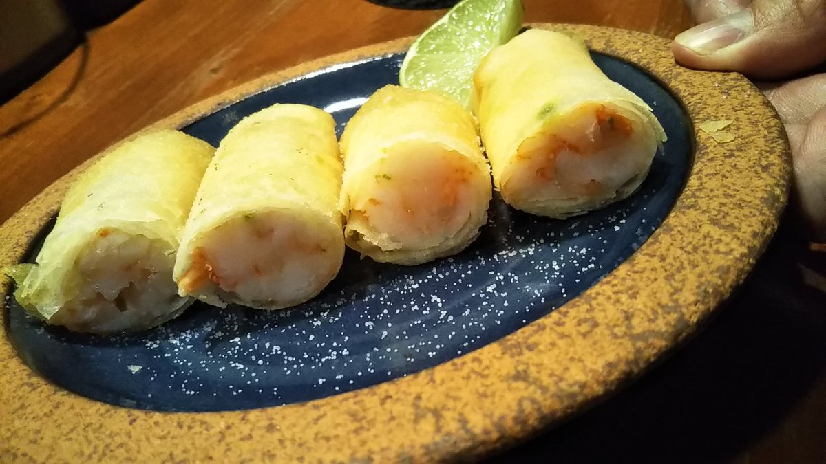 dR8fBIEUErvDIIL's tweet photo. おいしかった…ごちそうさまでした🤤 #littlekitchen #一見さんお断り気味の店 #何も言わなくても食べたいものが出てくる店 #料理撮るの下手選手権 https://t.co/Nd0isKUqPN