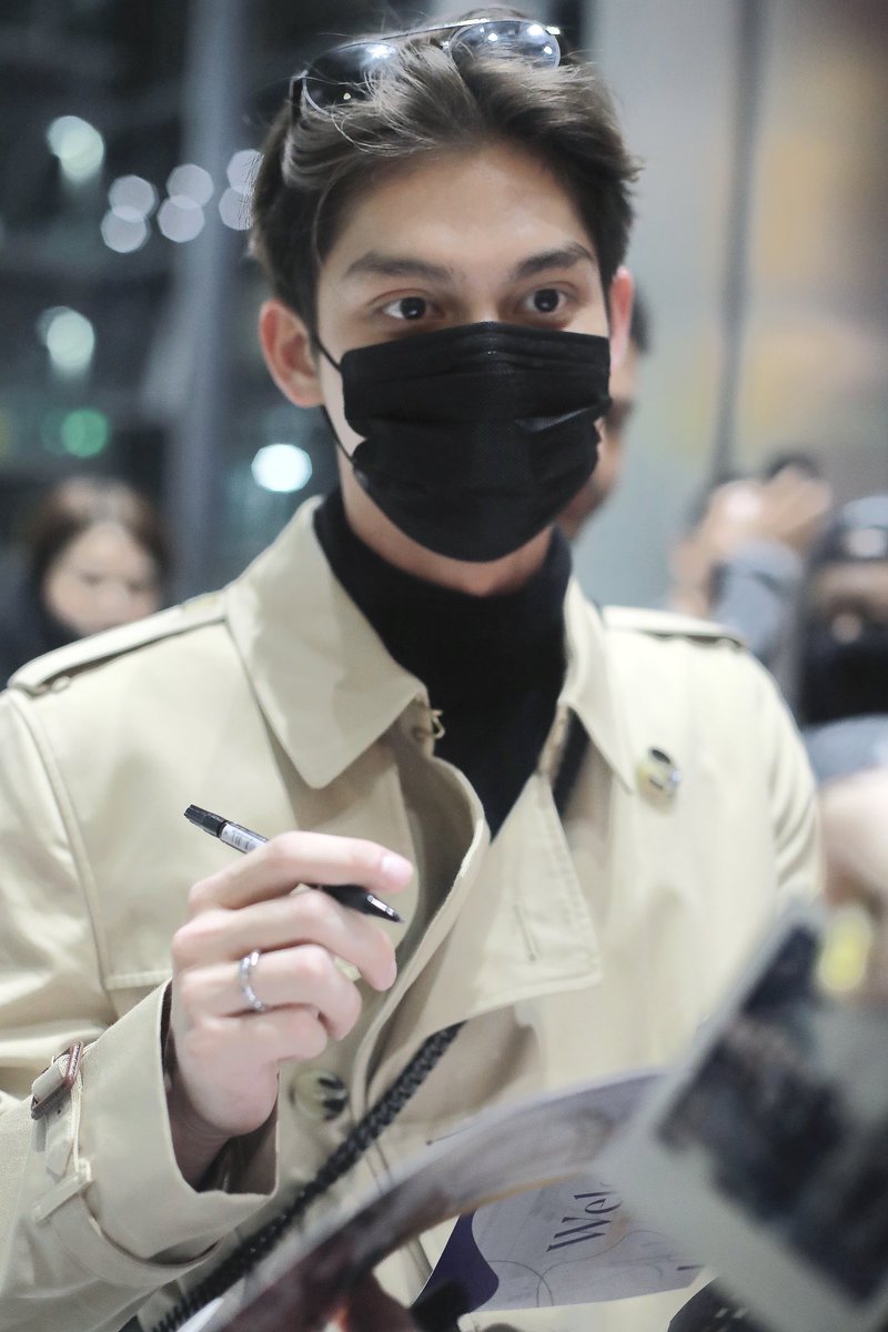 AnnaVincent223's tweet photo. #BurberryxBright
#BurberryAW23
#bbrightvc @bbrightvc
🌙🌙 https://t.co/QglQVWBMVS