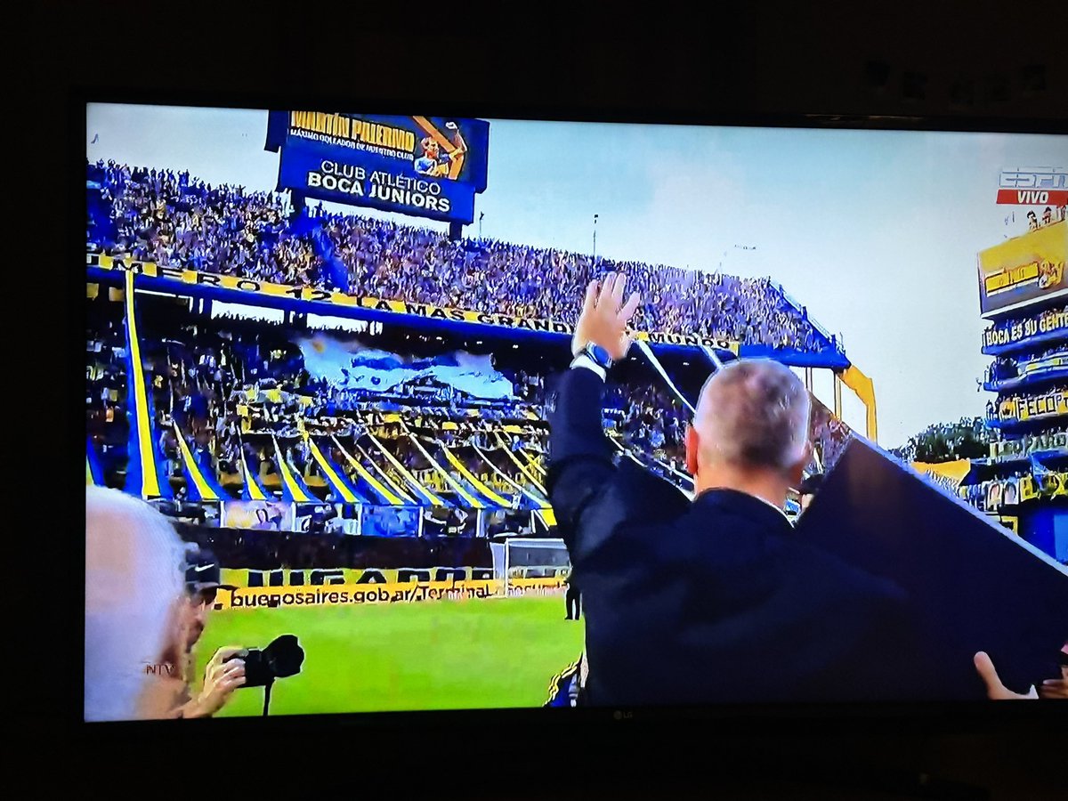 maxilemos12's tweet photo. Vos nos diste los goles
Vos nos diste alegrías 
Lo que hiciste por Boca no se olvida en la vida! https://t.co/c6iscpuusa