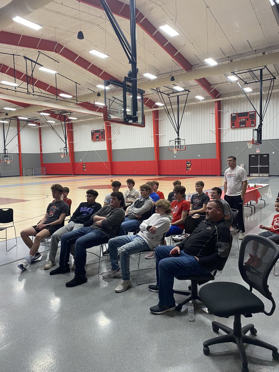 Rossville Hornets watching the draw. #IHSAAtv
