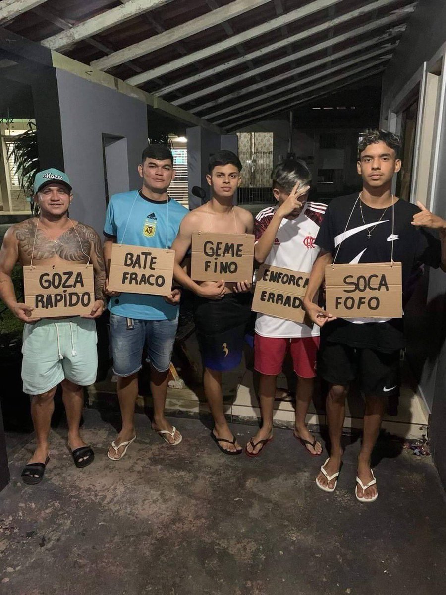 choquei's tweet photo. 🚨VEJA: Fantasia dos héteros para este carnaval de 2023! Notas? https://t.co/WrJBVLwQEF