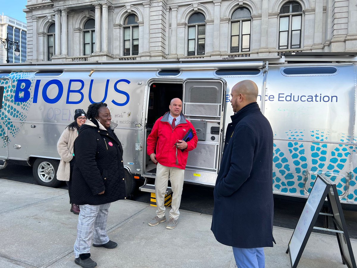 AMDeLosSantos72's tweet image. Next stop: fun science! I toured this amazing #BioBus at #CaucusWeekend2023. It’s a neat concept - a mobile science lab, letting K-12 students learn the scientific method outside the textbooks, meeting actual scientists, handling laboratory instruments &amp;amp; seeing live presentations