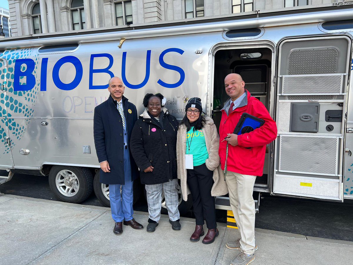 AMDeLosSantos72's tweet image. Next stop: fun science! I toured this amazing #BioBus at #CaucusWeekend2023. It’s a neat concept - a mobile science lab, letting K-12 students learn the scientific method outside the textbooks, meeting actual scientists, handling laboratory instruments &amp;amp; seeing live presentations
