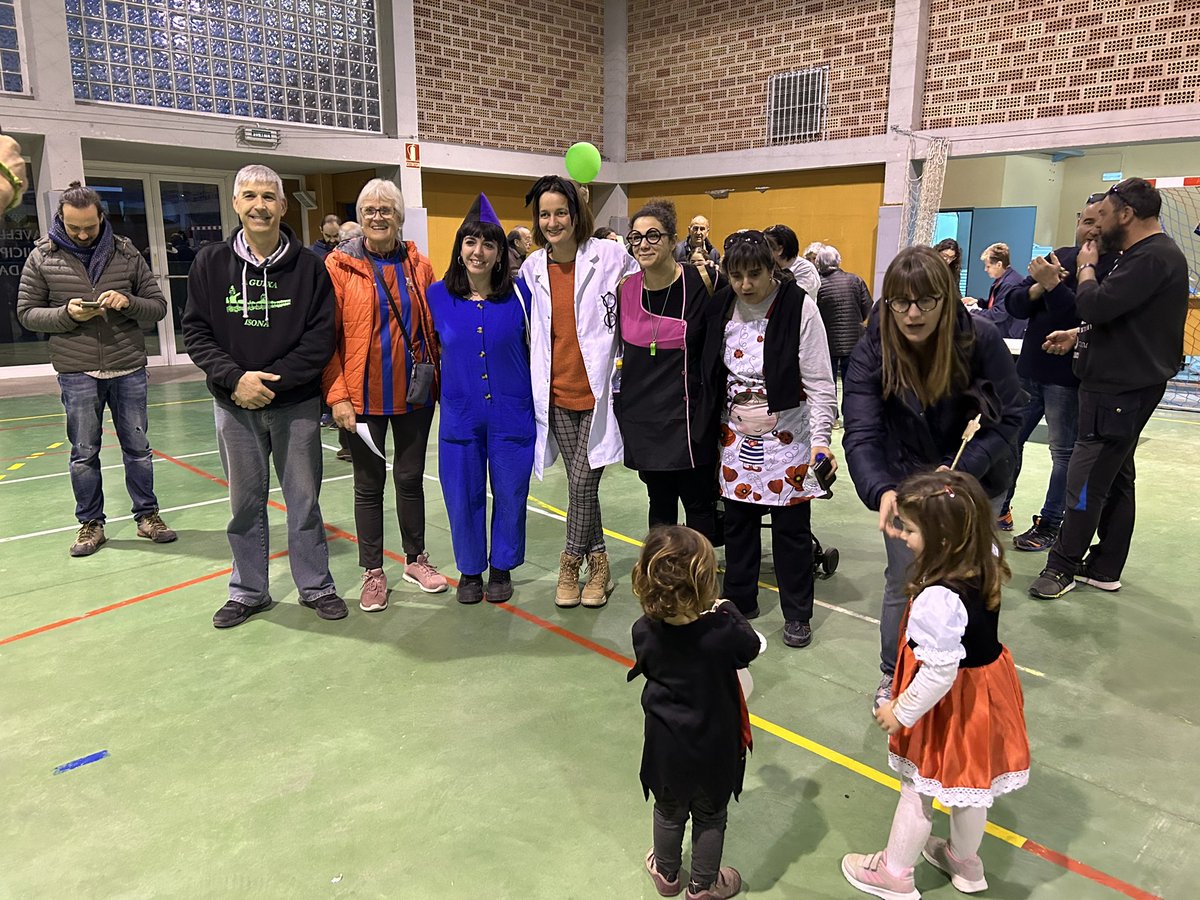 Jean_Abella's tweet photo. Cap de setmana de preparatius de #LaGuixa d’Isona 🎉🦴🍜
#Plega #Carnestoltes https://t.co/1lAQ8BC8RH