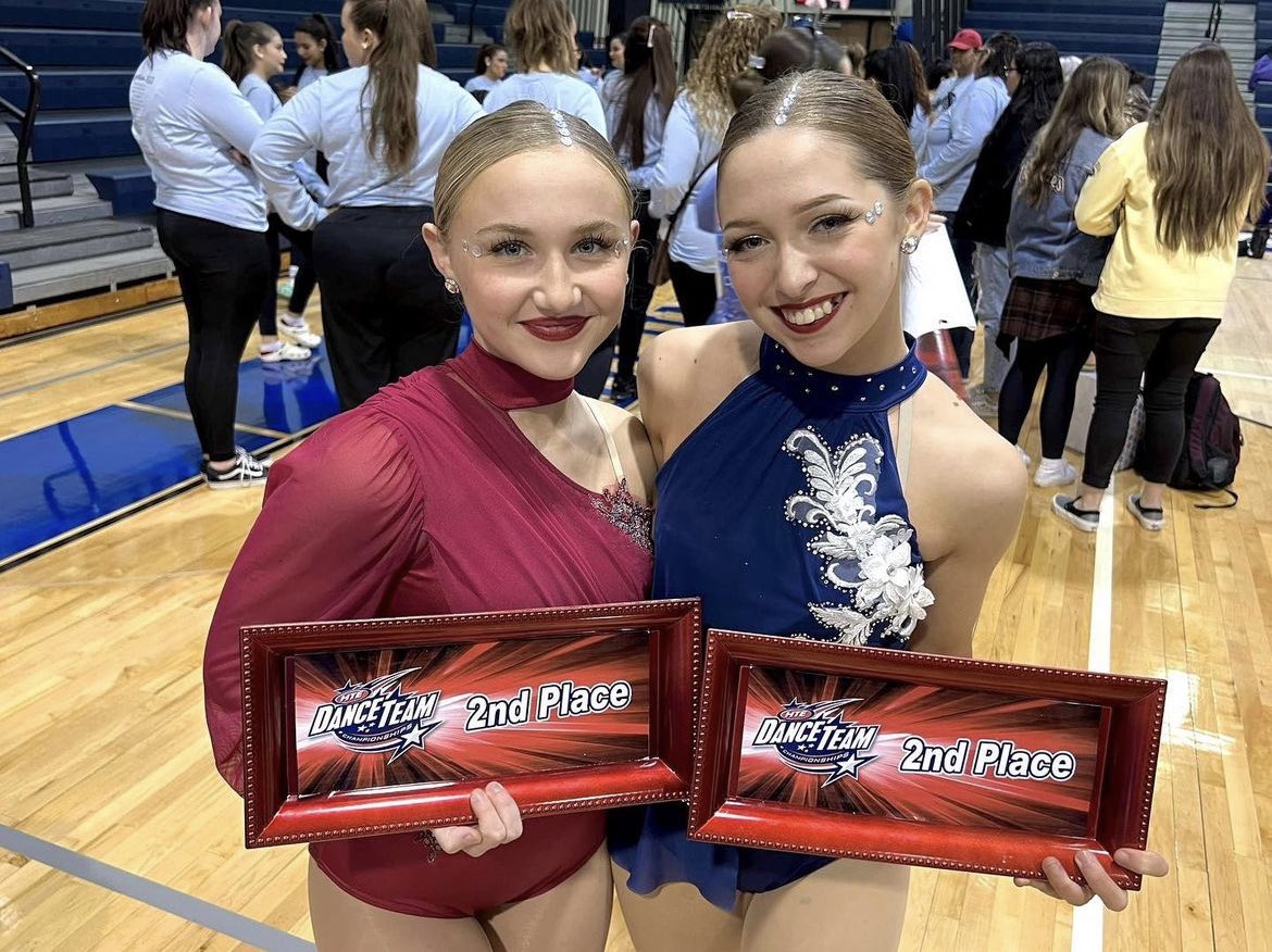 SMHSdiamondline's tweet photo. 💎Our Solo Finalists: Merilee Olson and Lexi Carpenter💜
💎1st Place Duet: Jaidenn Gonzalez and Brooke Dutchover💜 https://t.co/o1TbIKdevu