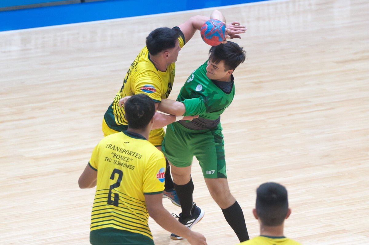 ✈️ ¡ <a href="/HDefensa/">Defensa Handball</a> tercera semifinales de la Copa de Campeones!

🔰El halcón venció a <a href="/larrehandball/">Handball IJL Larre</a> 25 a 15 y jugará con el ganador del encuentro entre Cideco 🆚 San Telmo.

📸 <a href="/GermanPaezFoto/">German Paez</a>