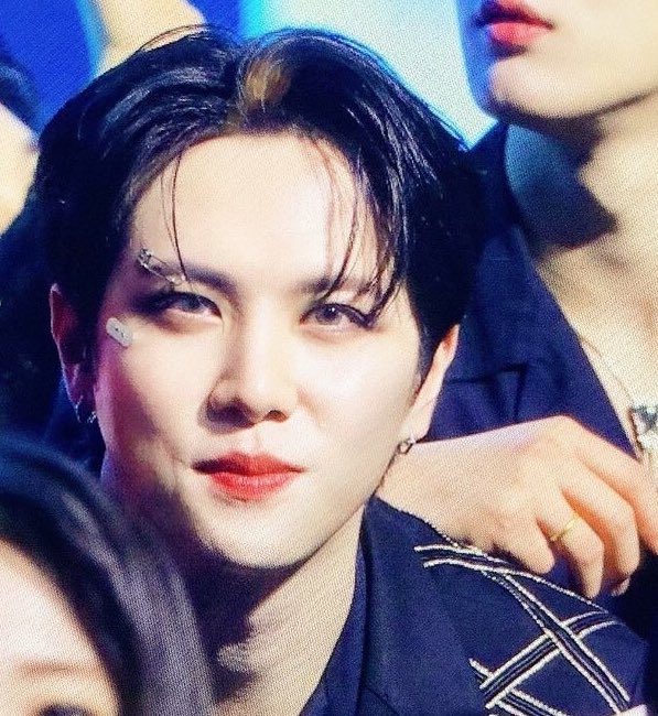 donghanhours's tweet photo. Please send help!! I can’t with them!! I see Yohan but then I see Donghan and I can’t even breath right now!! I mean how are they real?? 😭💜💙
#kimyohan #kimdonghan #2han #WEi #RUi #yohan #donghan https://t.co/EyMjDCwxW2