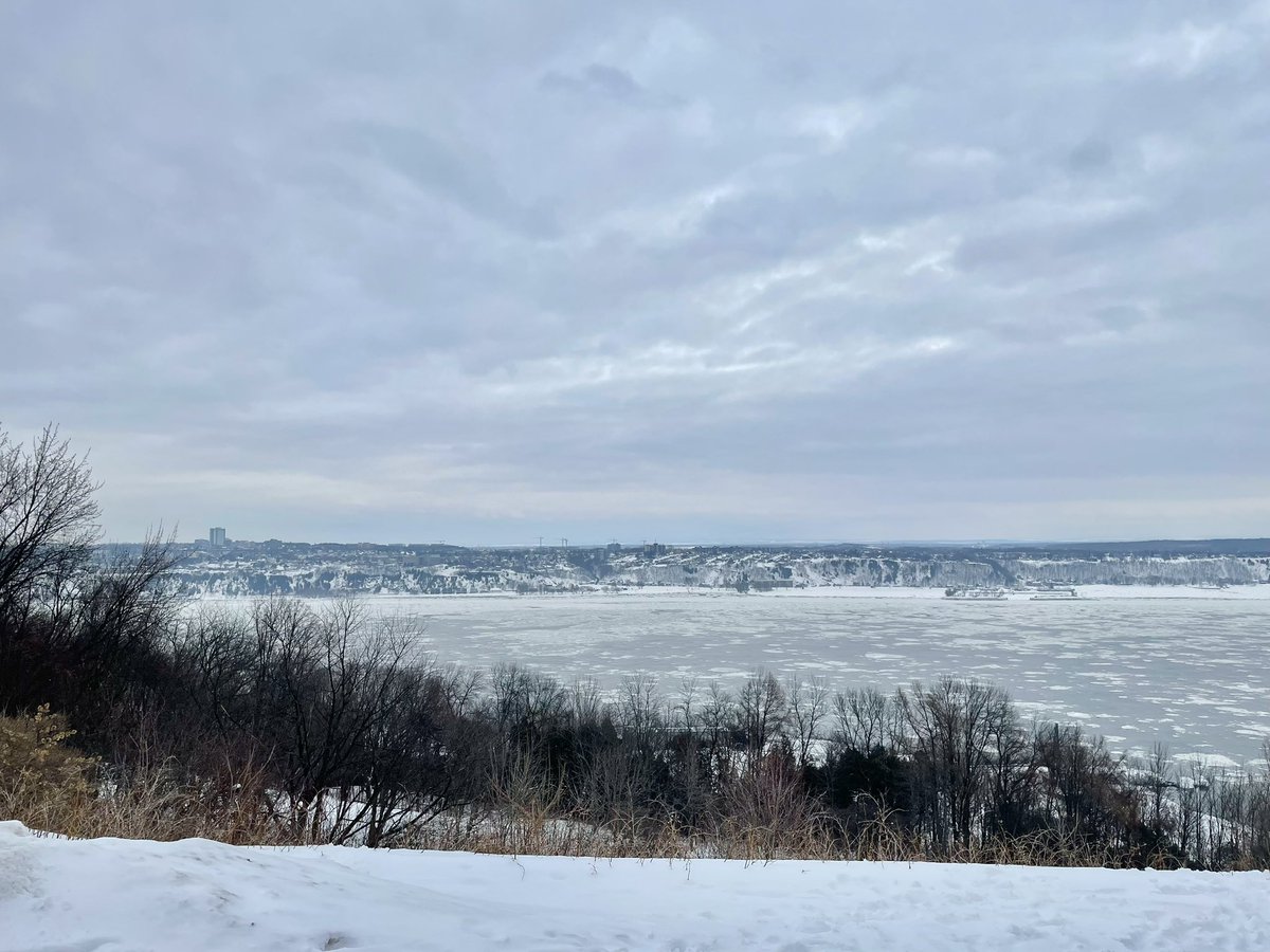laurierrajotte's tweet photo. Le fleuve. Entre deux répétitions du Projet Riopelle avec @ExMachina_Ca au @lediamant_qc (1ere chez @Duceppe le 25 avril) https://t.co/FZGhn2WAzD