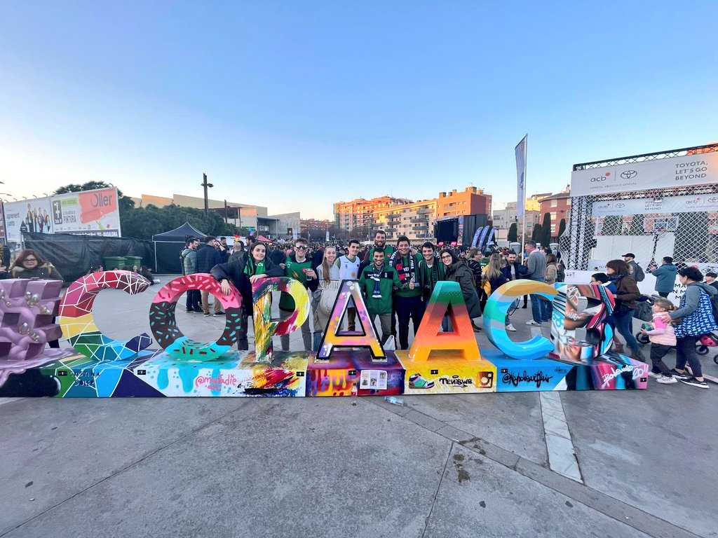 orioldauder13's tweet photo. Copa ACB Badalona 2023
Dels millors dies de la meva vida, pel què, per com i per amb qui.
💚🖤🏀🔝 https://t.co/Q1TvcpbAQi