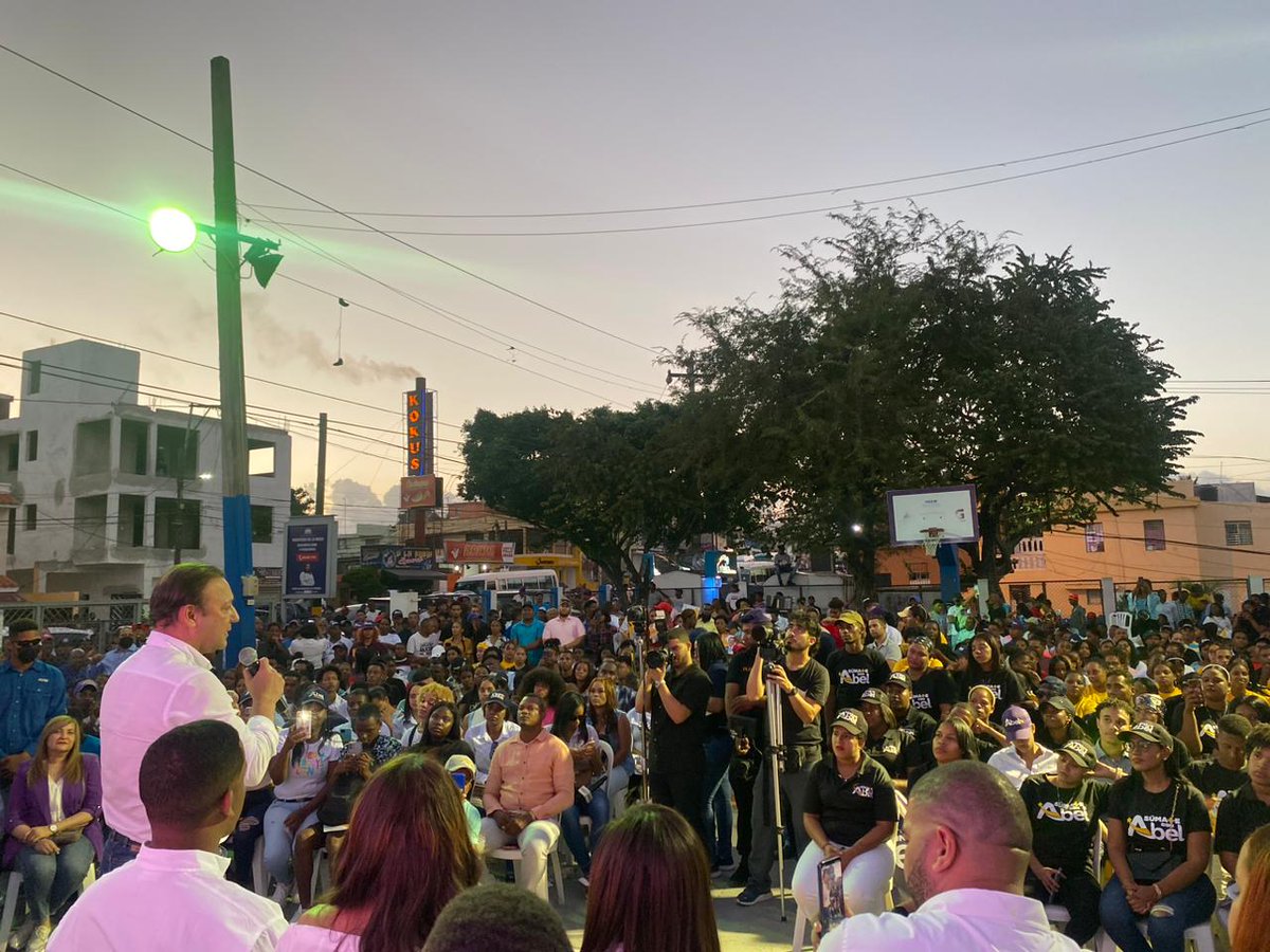 Caluroso y efusivo recibimiento dieron en San Cristóbal a Abel Martínez.
El PLD tiene obra grande de gobierno y el mejor candidato.
@AbelMartínezD el líder joven y capaz que encarna esperanzas.
<a href="/AbelMartinezD/">Abel Martínez Durán</a> <a href="/PLDenBarcelona/">PLD Seccional Barcelona</a> <a href="/NeuromarkPol/">Ramirez M Marketing Politico</a>